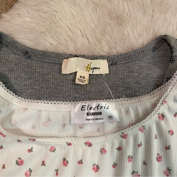 Floral Short Sleeve Fitted Tee Bundle - Picture 2 of 6